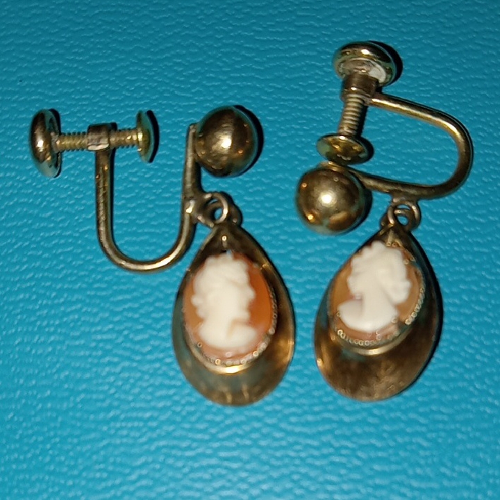 Gold Tone Cameo Earrings